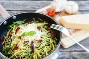 Cudle se sušenými rajčaty a parmezánem